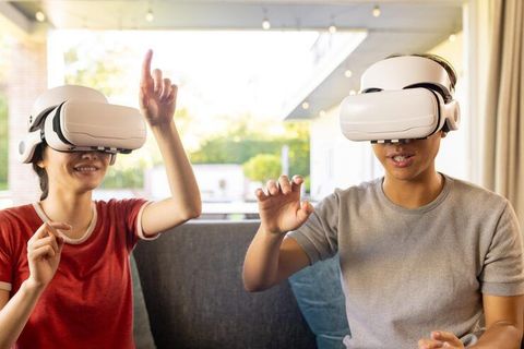 Tecnología de Realidad Virtual: Visión General de Headsets y Experiencias Inmersivas