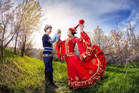 Descubre las Fiestas de Kazajistán: Hechos, Conocimientos y Panorama Cultural