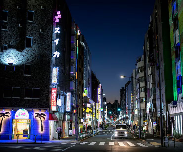 Noches en Tokio: Información Esencial y Recomendaciones para Disfrutar la Ciudad